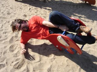 Daniel h�ngt im Wipppferd fest