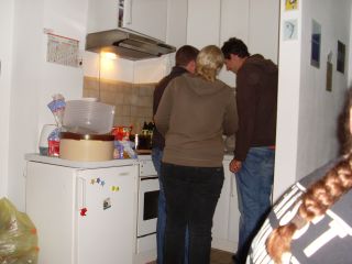 alle versuchen sich am anz�nden