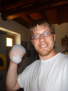 Christian mit Sp�lschaumfaust