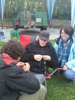 Stephie macht Blumenkr�nze