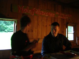 Dominic und Benne in der H�tte