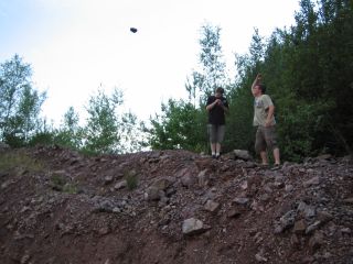 Mane schmei�t den Stein